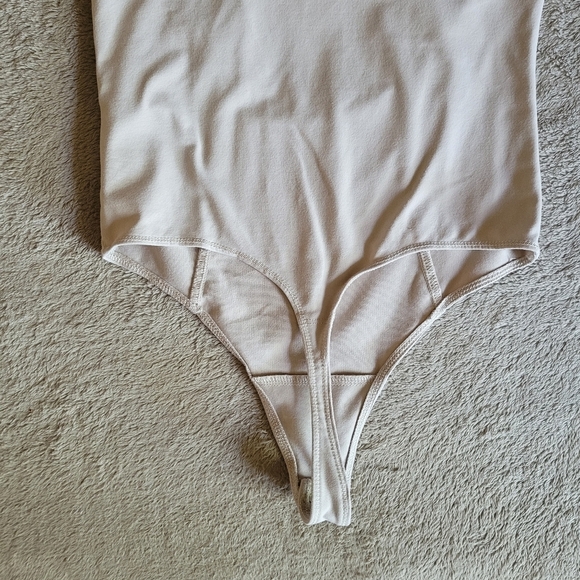Abercrombie and Fitch tan scoop neck tank thong bodysuit size small​ - Picture 8 of 10